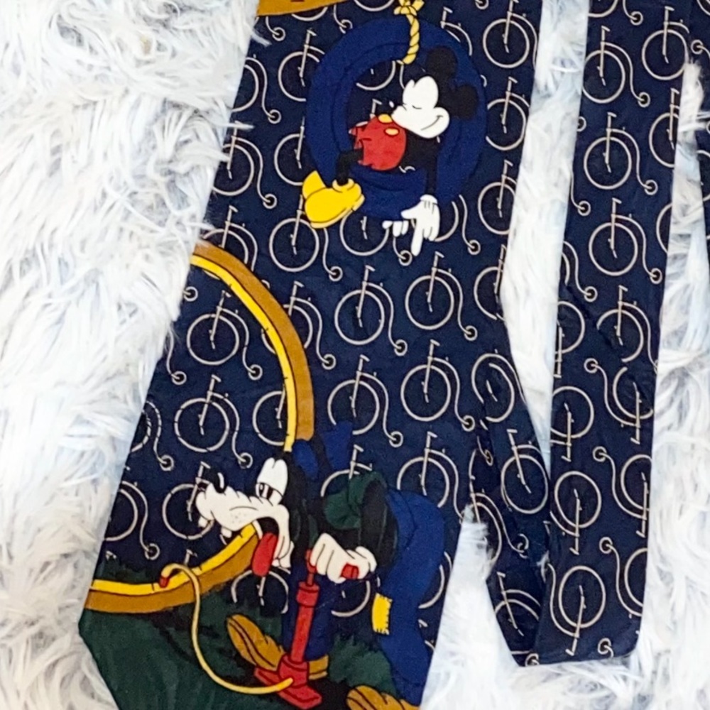 Disney Mickey Mouse Goofy Bicycle tie